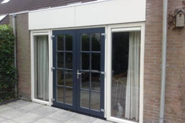 Dubbele_tuindeuren_met_zijlichten-a9aed4d9.jpg